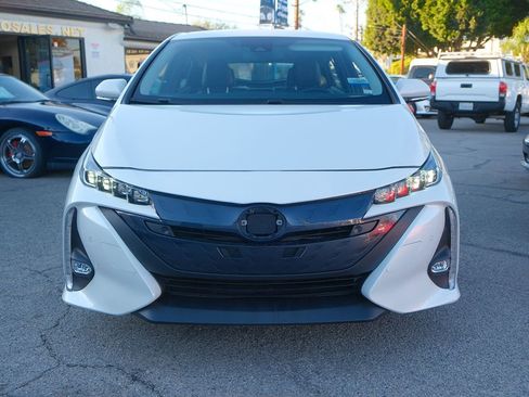 Used 2017 Toyota Prius Prime Advanced image 2