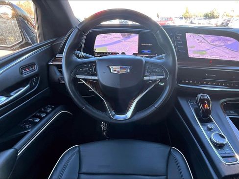 Used 2024 Cadillac Escalade ESV Premium Luxury image 5