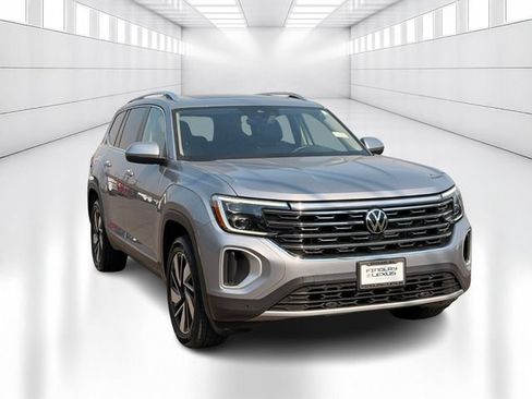 Used 2024 Volkswagen Atlas SEL AWD/4WD image 3