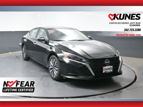 Used 2025 Nissan Altima 2.5 SV FWD image 1