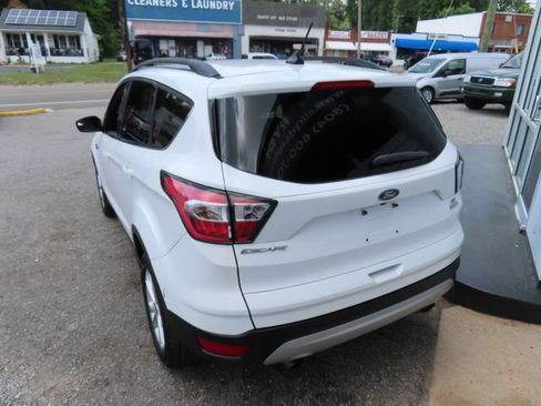 Used 2018 Ford Escape SE w/ SE Sync 3 Package FWD image 5