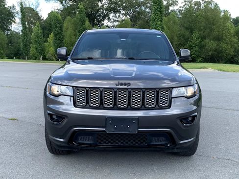 Used 2019 Jeep Grand Cherokee Altitude AWD/4WD image 2