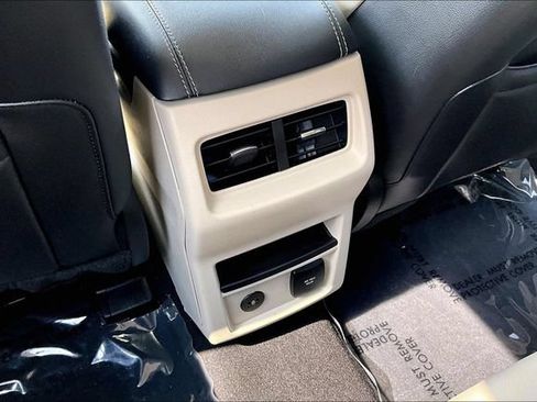 Used 2023 Ford Edge Titanium AWD/4WD image 10