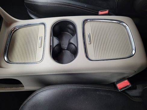 Used 2018 Dodge Grand Caravan SXT image 26