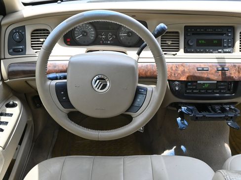 Used 2009 Mercury Grand Marquis LS RWD image 10
