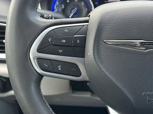 Used 2023 Chrysler Voyager LX image 14