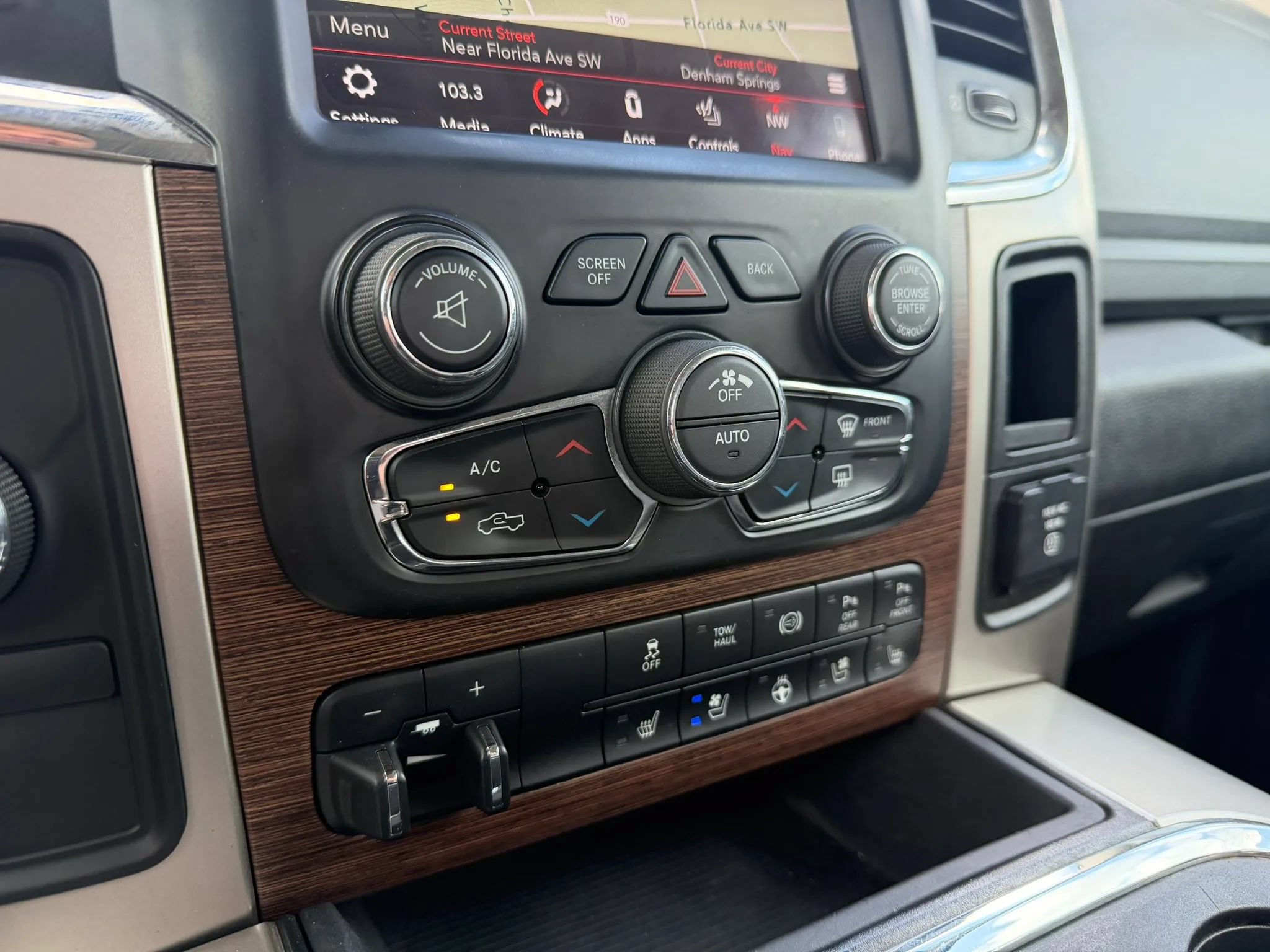 Used 2018 RAM 3500 Laramie AWD/4WD image 17