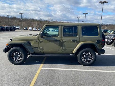 New 2026 Jeep Wrangler Unlimited Sahara AWD/4WD image 4