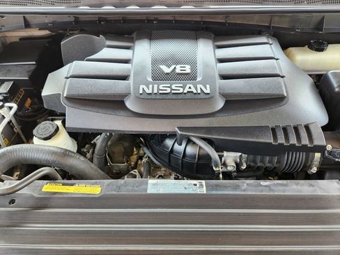 Used 2018 Nissan Titan SL w/ Chrome Package AWD/4WD image 20