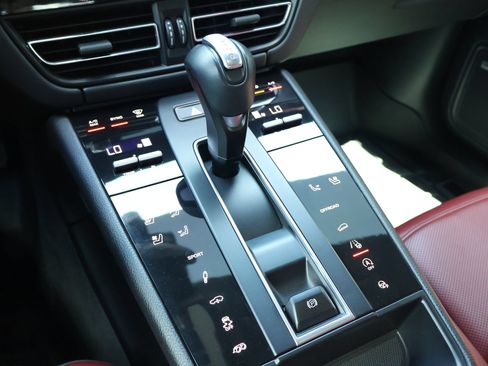 Certified 2022 Porsche Macan GTS AWD/4WD image 21