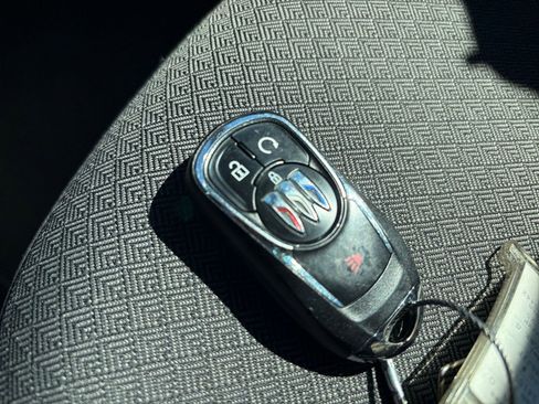 Used 2025 Buick Encore GX Preferred AWD/4WD image 23