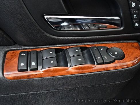 Used 2013 Chevrolet Avalanche LTZ image 31