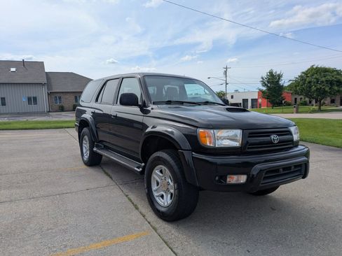 Used 2000 Toyota 4Runner SR5 AWD/4WD image 3