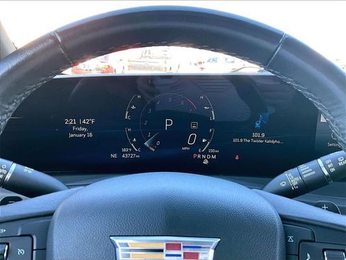 Used 2024 Cadillac XT4 Premium Luxury image 25