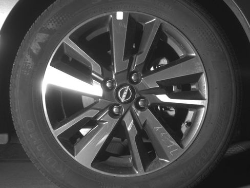 Used 2025 Nissan Versa SV image 13