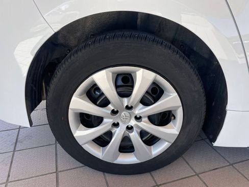 Used 2025 Toyota Corolla LE image 28