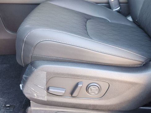 New 2026 Kia Carnival EX image 21