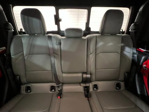 New 2025 Jeep Gladiator Mojave image 24