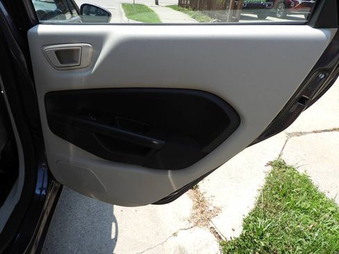 Used 2013 Ford Fiesta SE FWD image 23