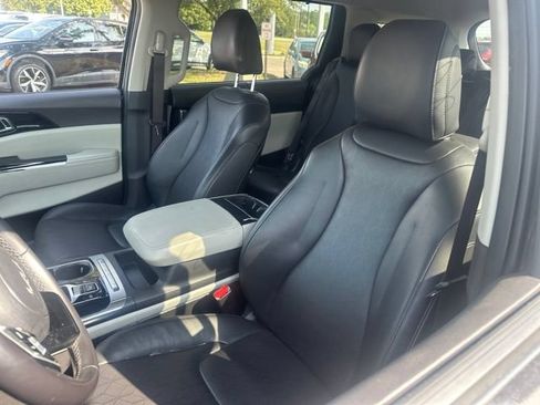 Used 2024 Kia Carnival EX FWD image 9