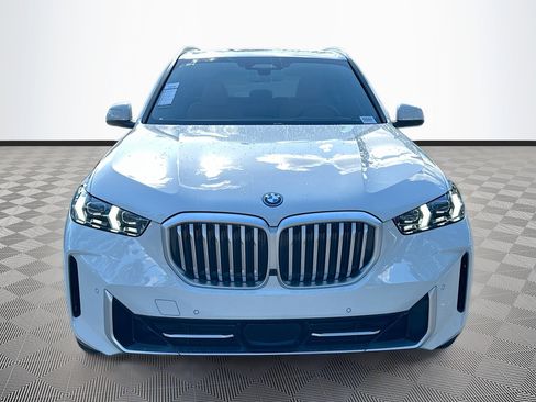 New 2026 BMW X5 xDrive50e image 2