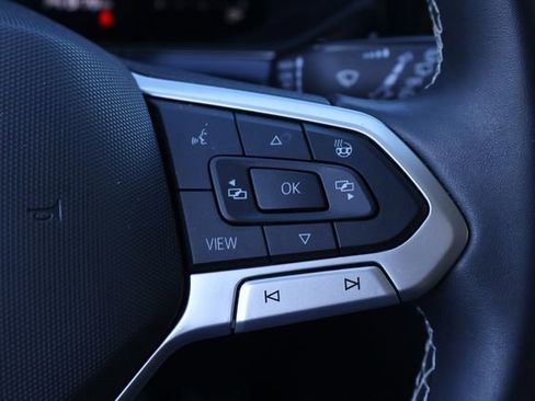 Certified 2022 Volkswagen Taos SE w/ IQ.Drive SE Package image 22