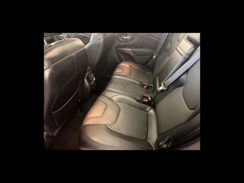 Used 2019 Jeep Cherokee Limited AWD/4WD image 17