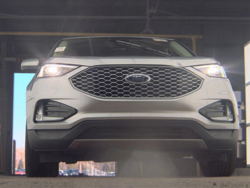 Used 2023 Ford Edge SEL w/ Convenience Package AWD/4WD image 3
