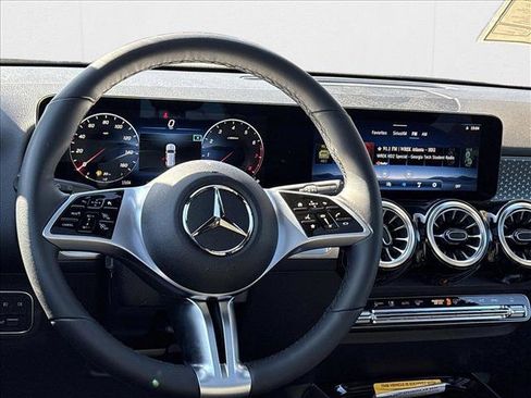 New 2025 Mercedes-Benz GLB 250 4MATIC image 16