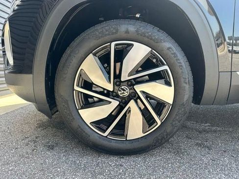 New 2025 Volkswagen Atlas SEL image 9