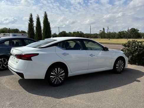 Used 2025 Nissan Altima 2.5 SV AWD/4WD image 12