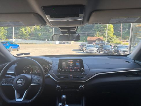 Used 2025 Nissan Altima 2.5 SV FWD image 28