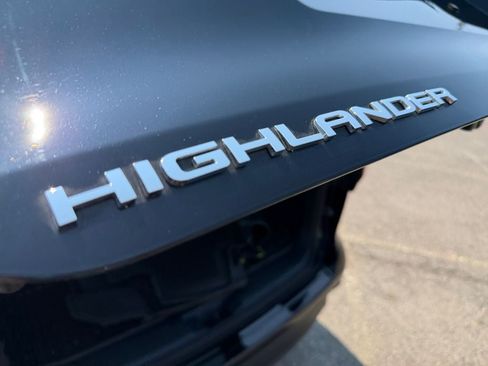 Used 2023 Toyota Highlander XLE AWD/4WD image 35