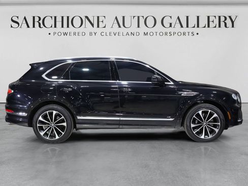 Used 2022 Bentley Bentayga AWD/4WD image 11