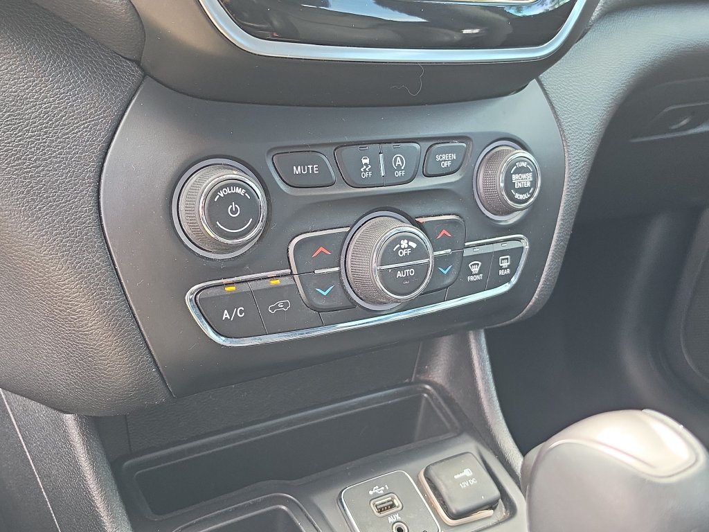 Used 2019 Jeep Cherokee Limited FWD image 29