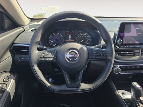 Used 2025 Nissan Altima 2.5 S FWD image 12
