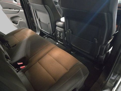 Used 2021 Jeep Grand Cherokee Laredo image 13