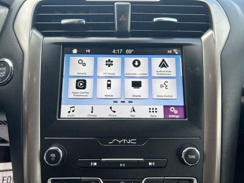 Used 2019 Ford Fusion SE FWD image 25