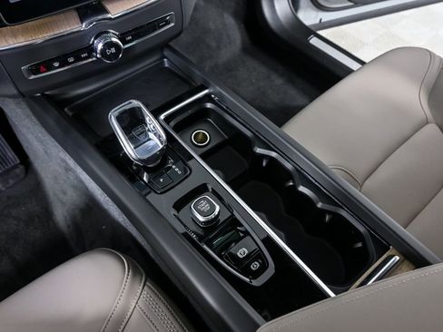 New 2026 Volvo XC60 B5 Plus w/ Protection Package Premier AWD/4WD image 15