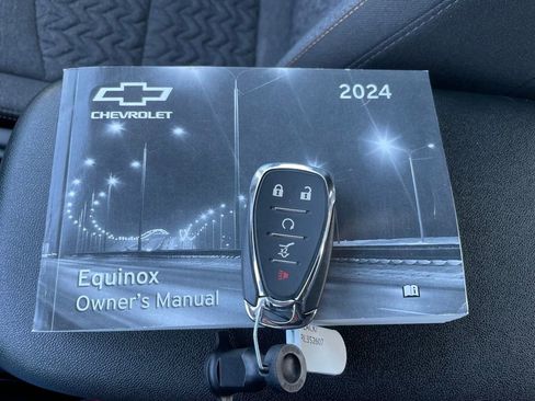 Used 2024 Chevrolet Equinox LT AWD/4WD image 44
