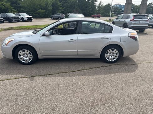 Used 2011 Nissan Altima 2.5 S FWD image 2