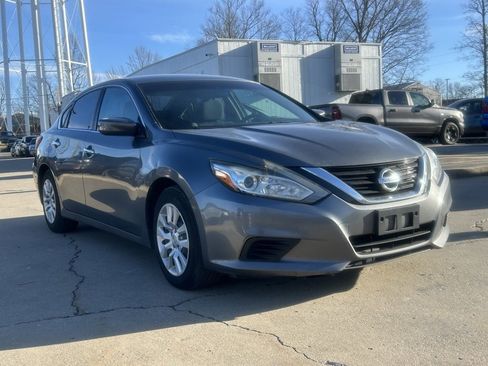 Used 2016 Nissan Altima 2.5 S w/ Power Driver Seat Package image 4