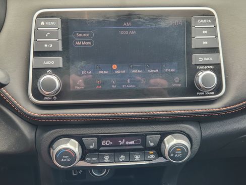 Used 2018 Nissan Kicks SR w/ Premium Package FWD image 18