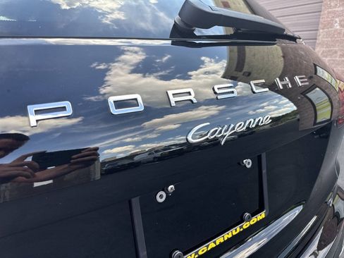 Used 2017 Porsche Cayenne Platinum Edition AWD/4WD image 24