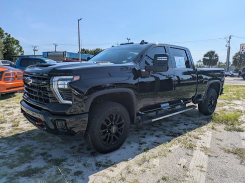 Used 2026 Chevrolet Silverado 2500 LTZ w/ LTZ Plus Package AWD/4WD image 8