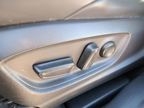 Used 2023 Toyota Corolla Cross XSE w/ Convenience Package image 16