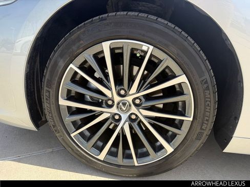 Used 2025 Lexus ES 300h w/ Premium Package FWD image 11