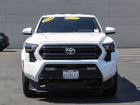 Certified 2024 Toyota Tacoma SR5 AWD/4WD image 2
