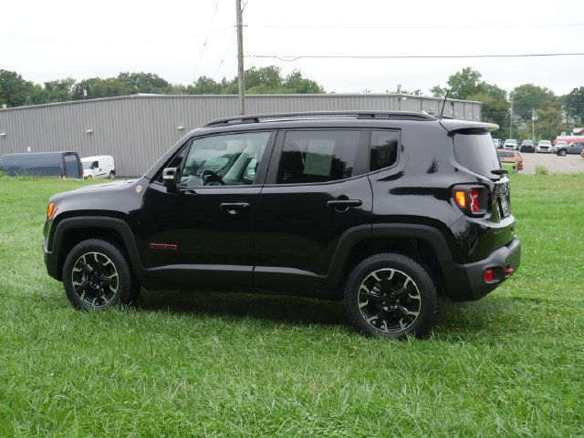 Used 2023 Jeep Renegade Trailhawk w/ Sun/Sound Group AWD/4WD image 9