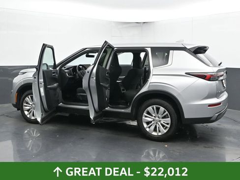 Used 2025 Mitsubishi Outlander ES image 57